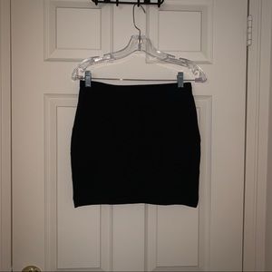 H&M black fitted stretch mini skirt